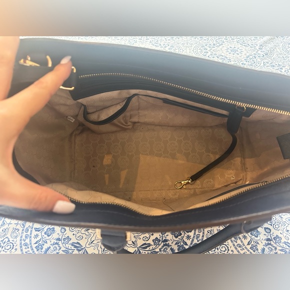 Michael Kors purse - Picture 5 of 6